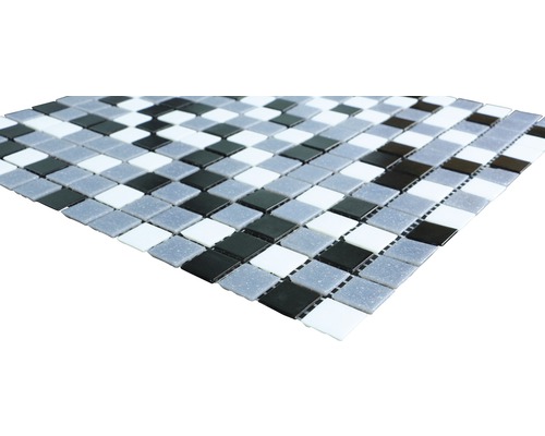 Mosaikfliese mit quadratischen Steinen