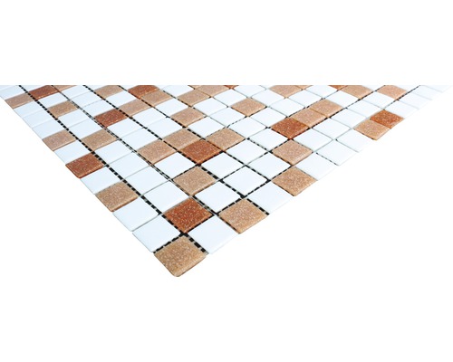 Mosaikfliese mit quadratischen Steinen in verschiedenen Farbtönen