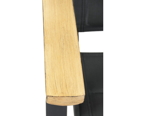 Detailaufnahme eines Holzarmlehnensessels