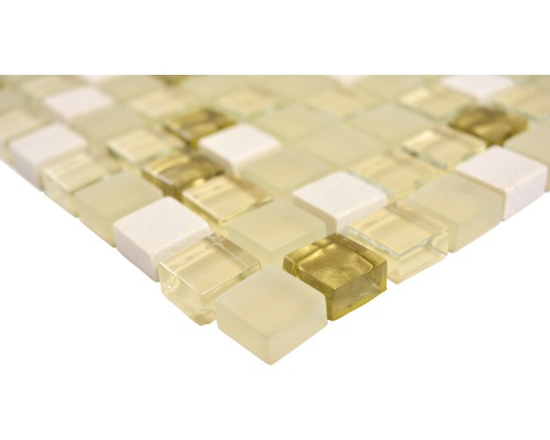 Mosaikfliese mit quadratischen Glas- und Steinelementen