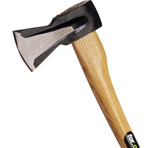 Axt mit Holzgriff