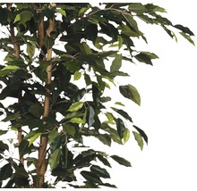 Künstlicher Benjamini-Baum mit Blättern und braunem Stamm