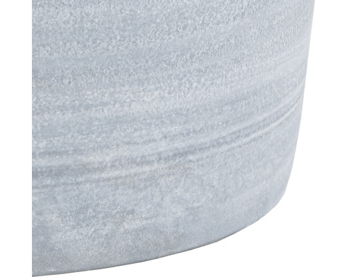 Detailansicht einer Pflanzschale aus Stein