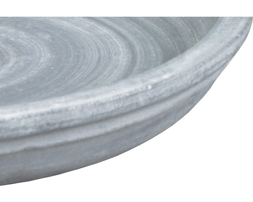 Detailansicht einer grauen Pflanzschale aus Stein