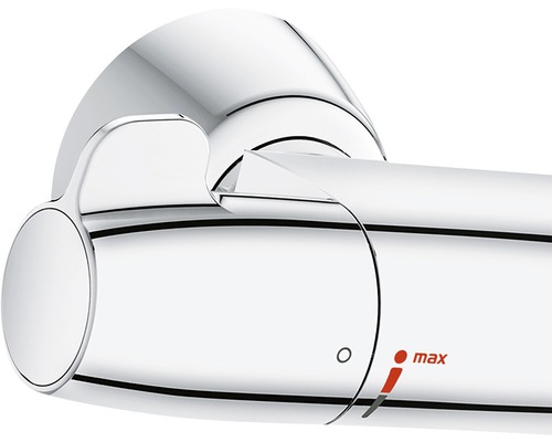 Detailaufnahme eines verchromten Thermostatventils mit Temperaturregler