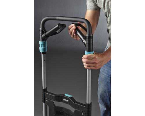 Mann bedient Wolfcraft Produktdetail Transportkarre