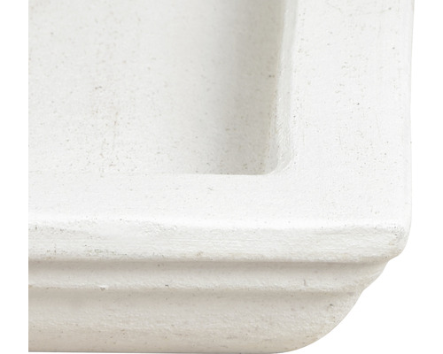 Detailansicht eines Spülbeckens aus Keramik