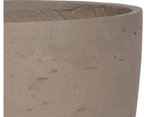 Nahaufnahme eines Pflanzgefäßes aus Beton