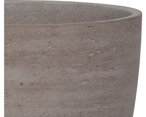 Nahaufnahme eines Pflanzgefäßes aus Beton