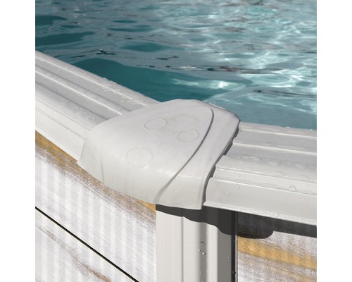 Detailaufnahme einer Poolabdeckung aus Kunststoff