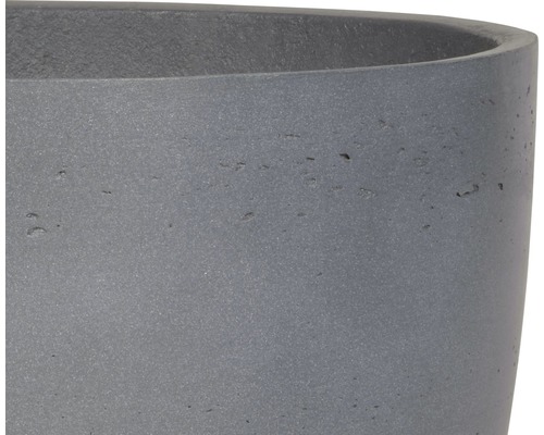 Detailaufnahme eines Pflanzgefäßes aus Beton