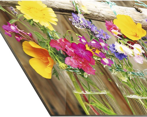Dekorative Glasbild mit Blumenmotiven in Gläsern