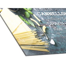Glasbild mit Pasta Motiven und Schriftzügen verschiedener Nudelsorten