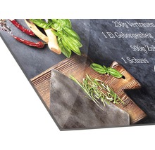 Dekorplatte mit Kräutern, Gewürzen und Rezept