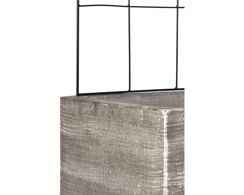 Blumenkübel mit Rankgitter