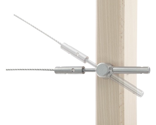 Edelstahlseil an Holzpfosten befestigt