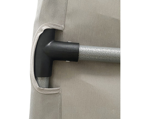 Detailaufnahme eines Sonnenschirms mit Gestell und Bezug