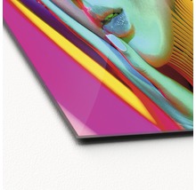 Nahaufnahme eines Acrylglasbildes mit einer abstrakten Darstellung eines Gesichts