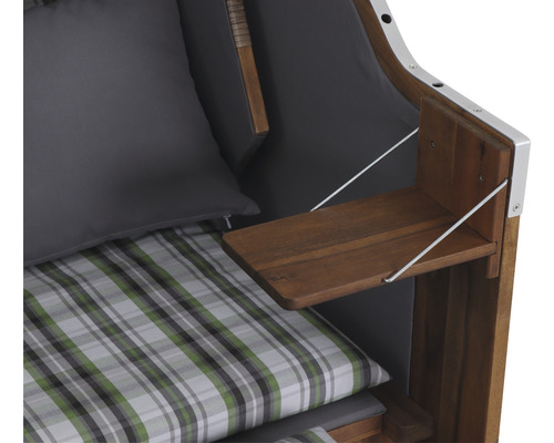 Detailansicht Strandkorb mit Ablagetisch, Kissen und karierter Polsterung