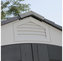 Detailansicht eines Gartenhauses mit Lüftungsgitter