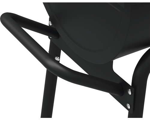 Detailaufnahme von einem Holzkohlegrill mit Griff und Bein