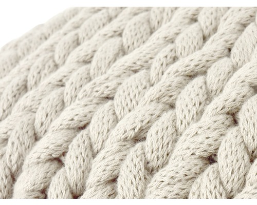 Nahaufnahme eines gestrickten Poufs