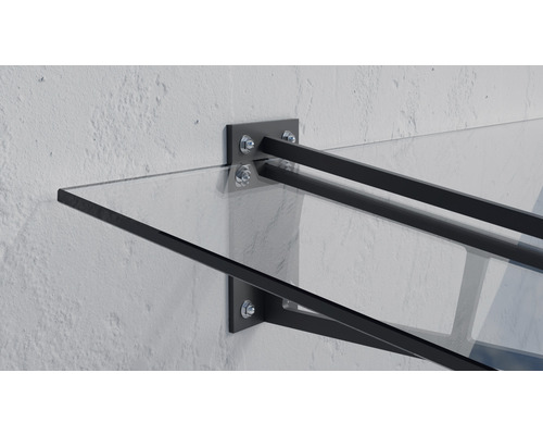 Glasvordach mit Metallhalterung an einer Wand
