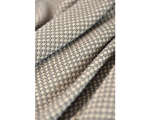 Nahaufnahme eines Textilstoffs mit einem kleinen, quadratischen Muster