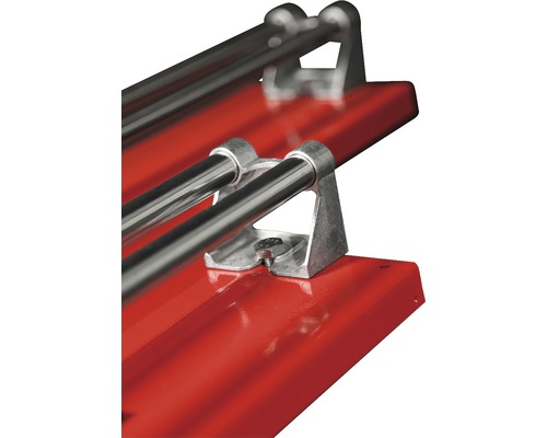 Detailansicht einer Fliesenschneidmaschine mit Führungsschienen