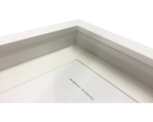 Detailansicht eines weißen Bilderrahmens