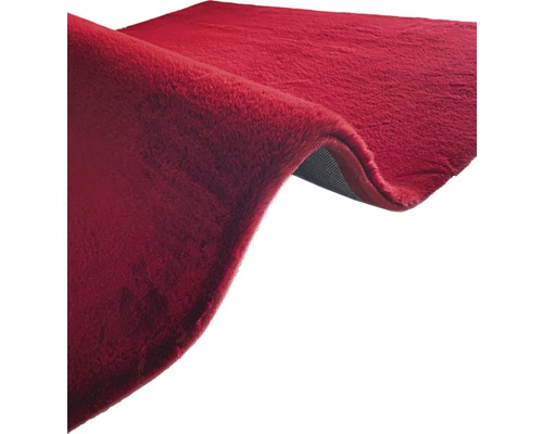 Roter Teppich mit hohem Flor