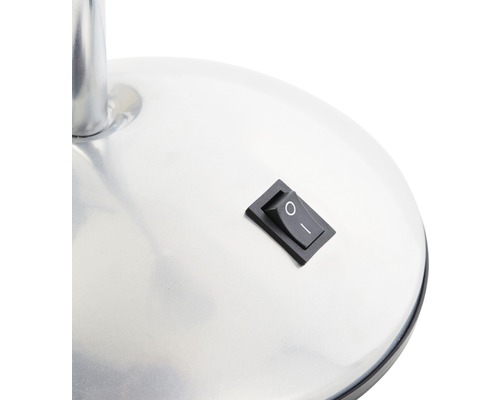 Detailaufnahme eines schwarzen Schalters auf einer Leuchte