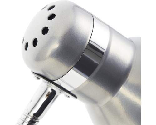 Detailaufnahme eines Lampenkopfes aus Metall mit Löchern