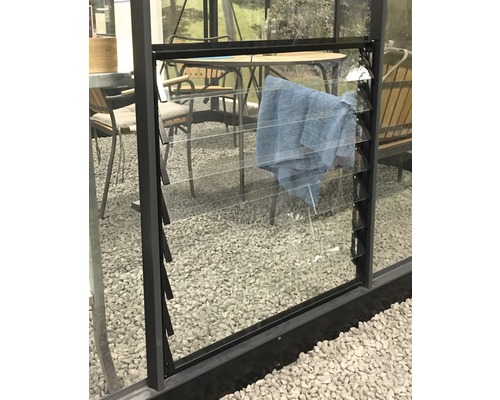 Lamellenfenster mit Glaslamellen und Rahmen