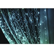 Dekorierte Gardine mit Twinkly Lichterkette