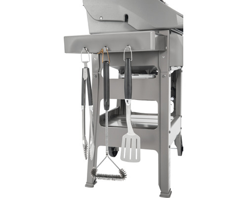 Grill mit Grillzange, Grillbürste und Grillwender