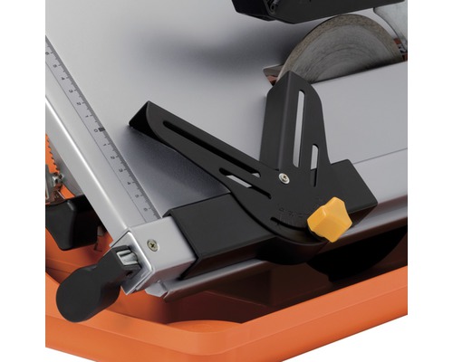 Detailansicht einer Fliesenschneidmaschine mit Winkeleinstellung