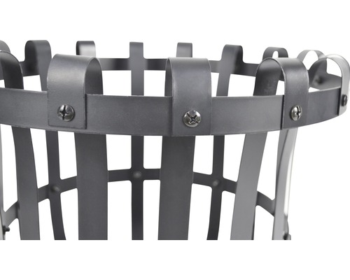 Detailansicht eines Abfallkorbs aus Metall