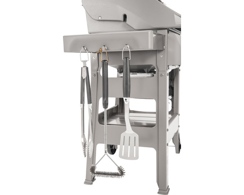 Grill mit Grillzange, Grillbürste und Grillwender