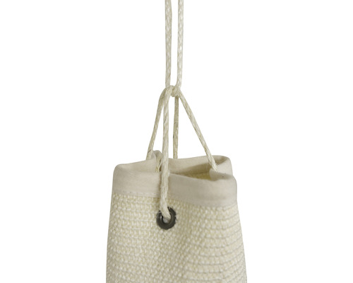 Detailansicht eines hängenden Aufbewahrungskorbs mit Kordelaufhängung