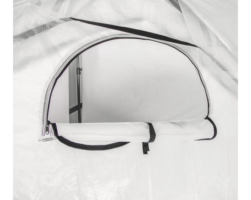 Detailansicht eines Gewächshauses mit Reißverschlussfenster