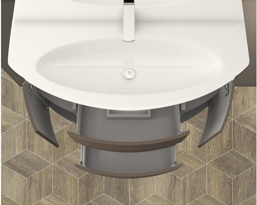 Waschtisch mit geöffneten Schubladen und Armatur von oben