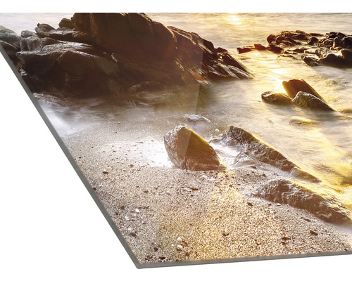 Acrylglasbild mit einer Küstenlandschaft mit Felsen und Wasser