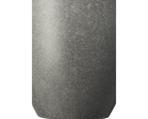 Detailaufnahme einer Pflanzvase mit Steinoptik