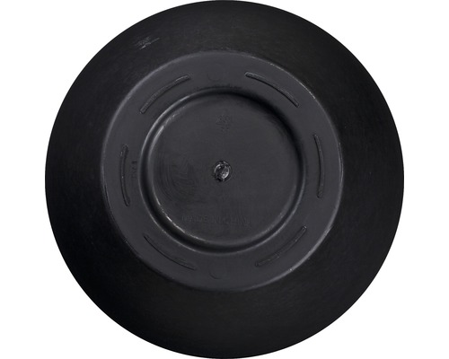 Unterseite eines runden, schwarzen Pflanzgefäßes aus Kunststoff