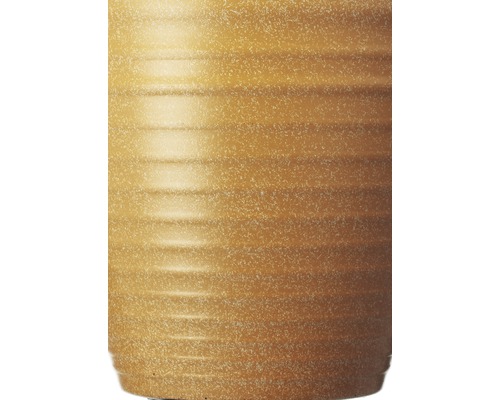 Detailansicht einer gerillten Pflanzvase