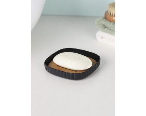 Seifenschale mit Seife im Badezimmer