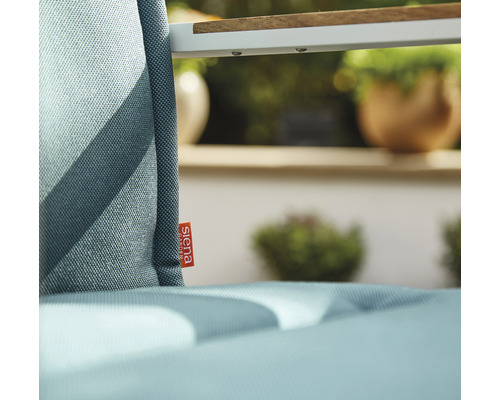 Detailansicht eines Gartenmöbelkissens mit dem Siena Garden Logo