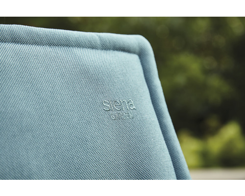 Detailaufnahme eines hellen Möbelpolsters mit dem Siena Garden Logo