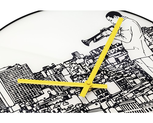 Wanduhr mit Illustration einer Stadt und eines Trompeters